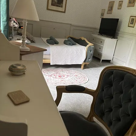 Le Vieux Clos Du Rucher Ker-melen Bed & Breakfast